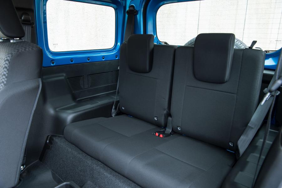 Интерьер Suzuki Jimny AllGrip 2018 года  (UK) (фото 15 из 40)